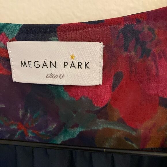 Megan Park Camille‎ belted dress - Picture 3 of 5